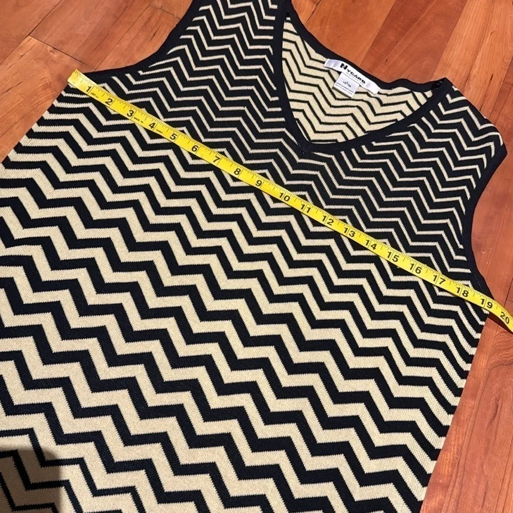 Nygard Collection sleeveless knit top geometric pattern chevron design set sz L